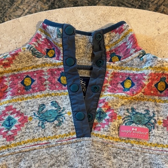 Simply Southern size Medium blue crab and pineapple Patterned Pullover - Picture 3 of 5